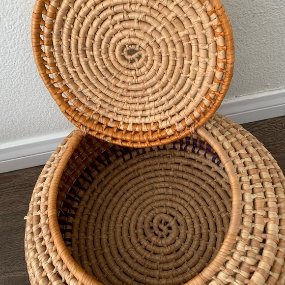 Wicker basket - Picture 3 of 11